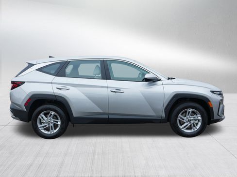 Certified 2025 Hyundai Tucson SE image 8