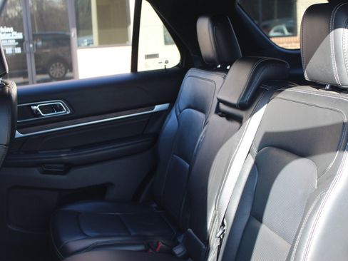 Used 2017 Ford Explorer Limited image 28