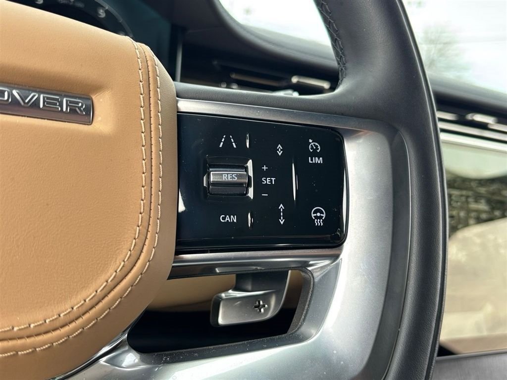 Used 2025 Land Rover Range Rover SE AWD/4WD image 23