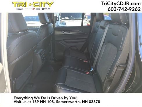 New 2025 Jeep Grand Cherokee Altitude image 24