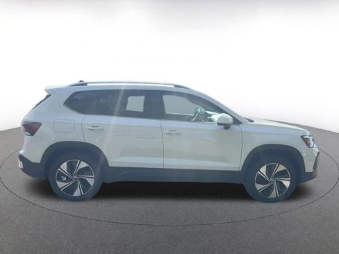 Used 2025 Volkswagen Taos SE image 16