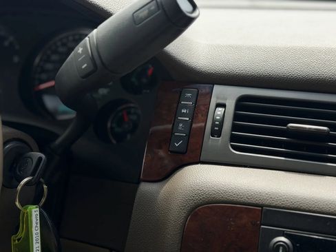 Used 2010 Chevrolet Suburban LT w/ Luxury Package image 28