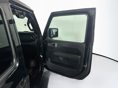 Used 2023 Jeep Wrangler Unlimited Sahara image 33