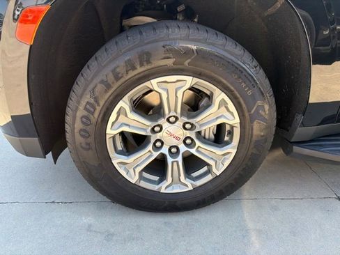 Used 2021 GMC Yukon SLE AWD/4WD image 4