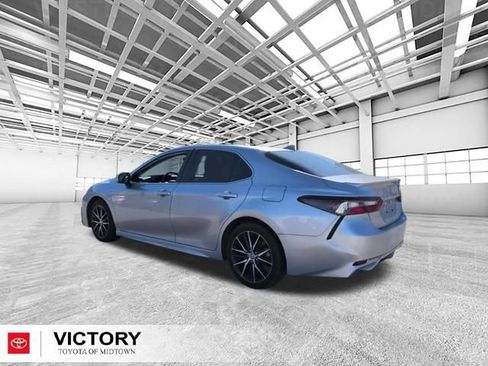Used 2022 Toyota Camry SE image 5