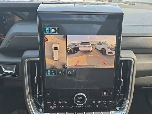 Used 2026 GMC Yukon Denali w/ Sun & Power Step Package AWD/4WD image 32