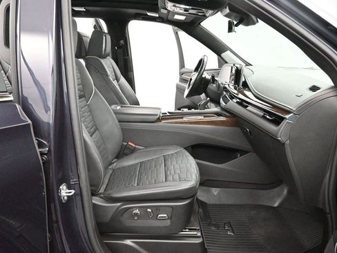 Certified 2024 Cadillac Escalade ESV Premium Luxury Platinum AWD/4WD image 36