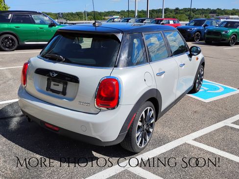 Used 2016 MINI Cooper 4-Door Hardtop FWD image 3
