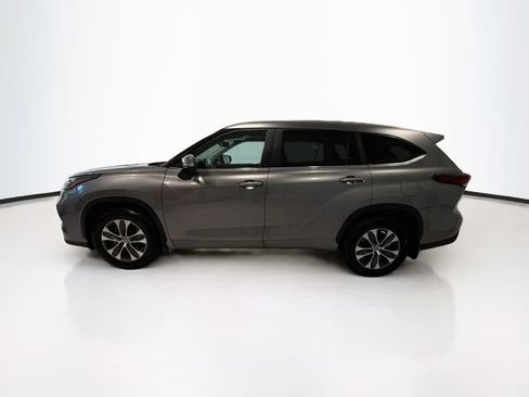 Certified 2026 Toyota Highlander XLE AWD/4WD image 4