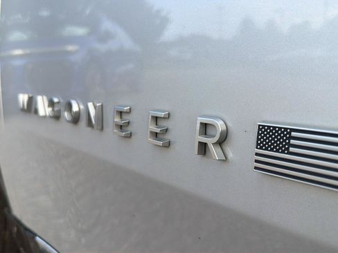 Used 2023 Jeep Wagoneer Series II AWD/4WD image 6