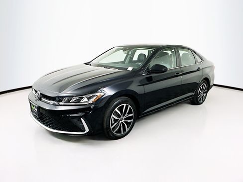 Used 2025 Volkswagen Jetta SE w/ Sunroof Package FWD image 3