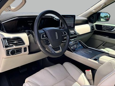 Used 2019 Lincoln Navigator Select w/ Technology Package AWD/4WD image 16