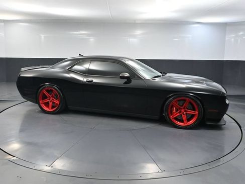 Used 2016 Dodge Challenger SRT Hellcat RWD image 4
