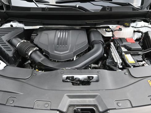 Used 2025 GMC Acadia Elevation image 35