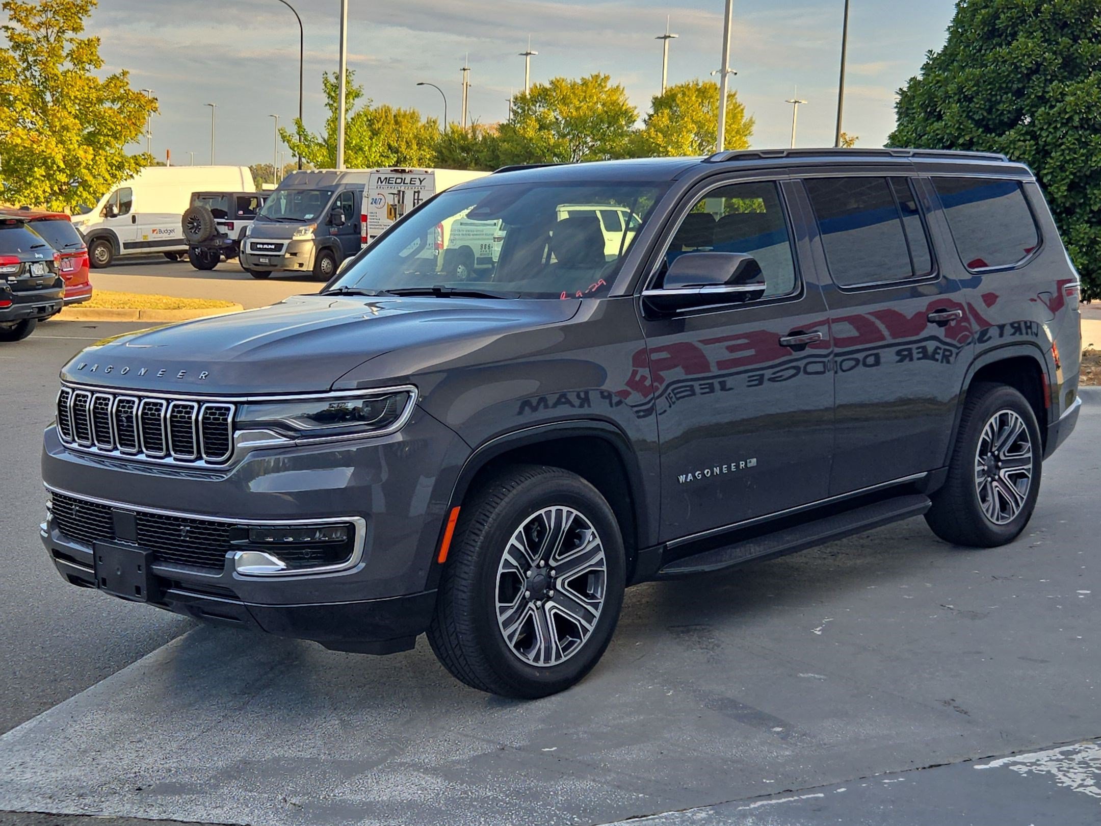 Used 2024 Jeep Wagoneer 4WD w/ Premium Group I image 3