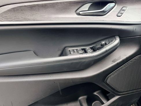 Used 2024 Jeep Grand Cherokee L Limited w/ Luxury Tech Group II image 14