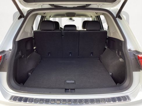 Used 2024 Volkswagen Tiguan SE image 14