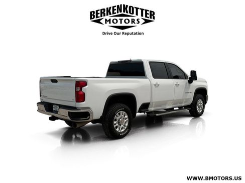 Used 2024 Chevrolet Silverado 2500 LT AWD/4WD image 3