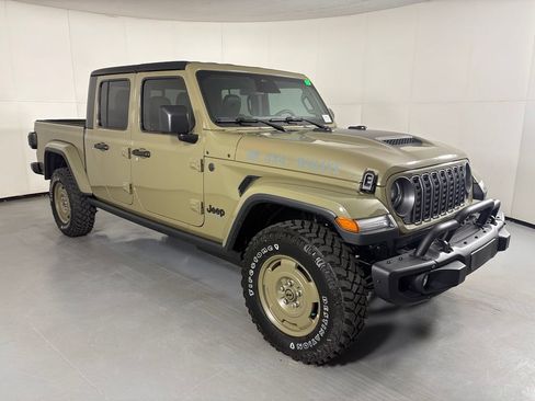 New 2026 Jeep Gladiator Willys AWD/4WD image 2