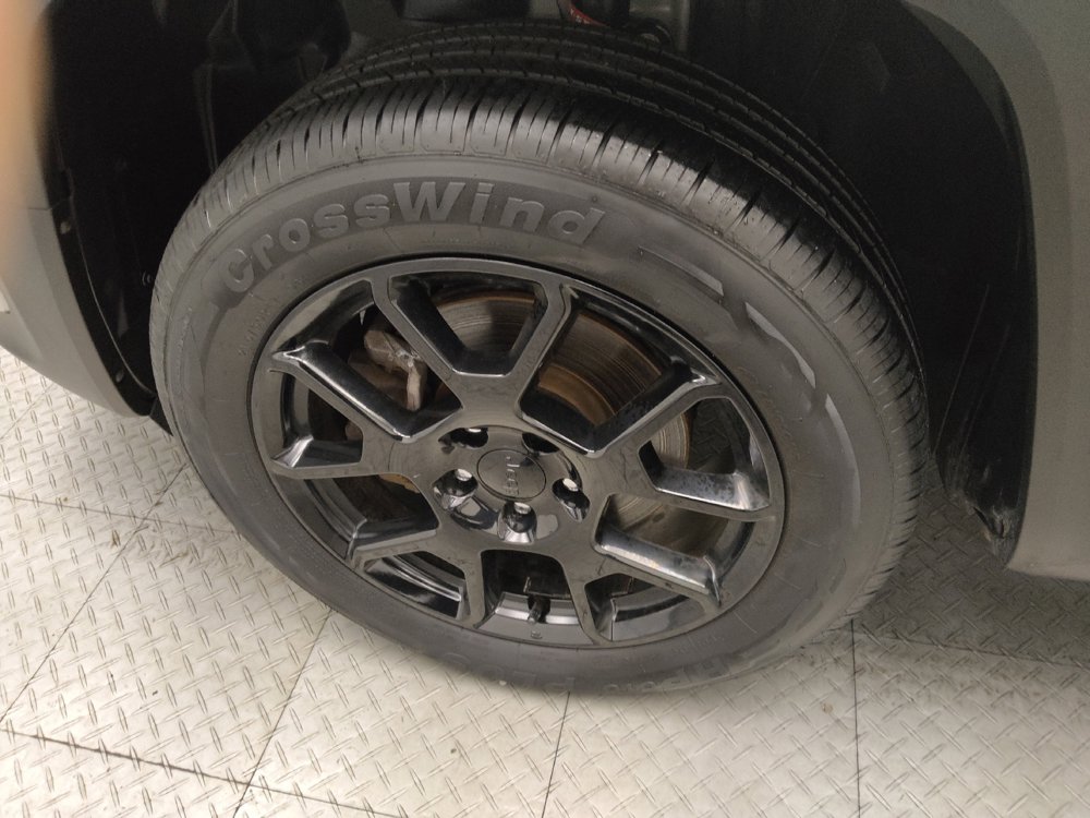 Used 2020 Jeep Renegade Altitude FWD image 31