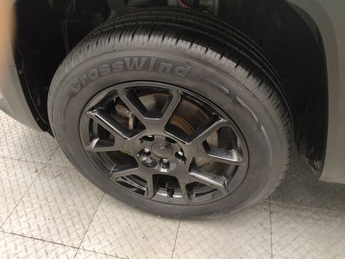 Used 2020 Jeep Renegade Altitude FWD image 31