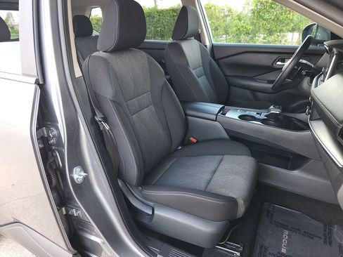 Used 2025 Nissan Rogue SV FWD image 16
