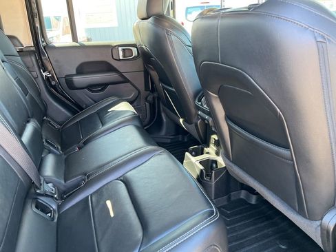 Used 2021 Jeep Gladiator Overland w/ Popular Equipment Package AWD/4WD image 17