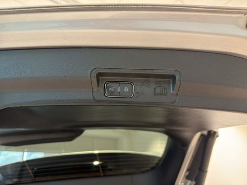 Used 2023 Ford Explorer XLT RWD image 21