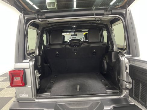 Used 2018 Jeep Wrangler Unlimited Sahara image 18