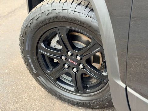 Used 2022 GMC Acadia AT4 w/ Technology Package AWD/4WD image 28