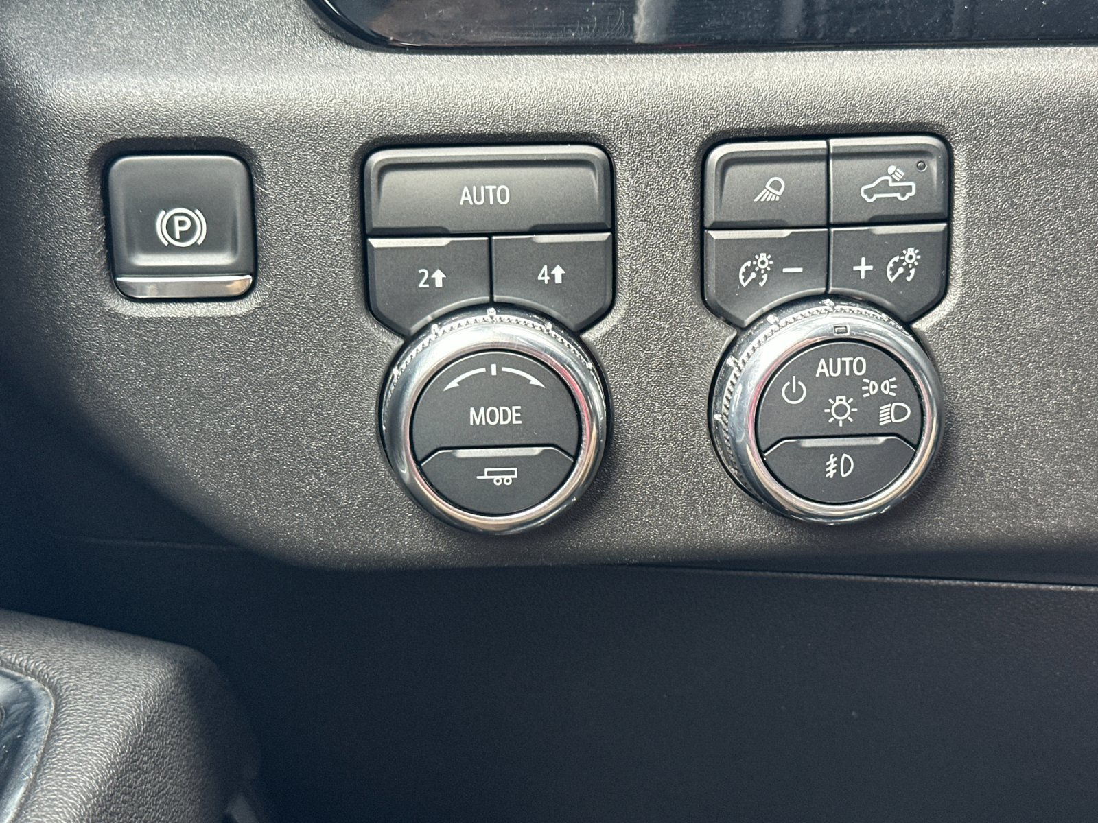 Used 2025 GMC Sierra 1500 SLT AWD/4WD image 32