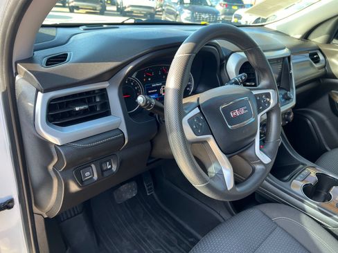 Used 2021 GMC Acadia SLE w/ Driver Convenience Package FWD image 25