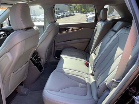 Used 2022 Lincoln Nautilus Reserve w/ Equipment Group 201A image 11