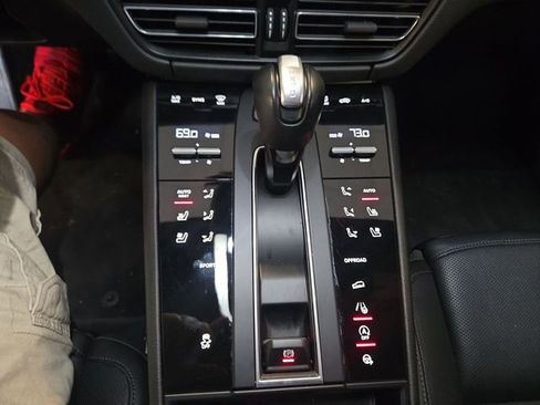 Used 2023 Porsche Macan image 19