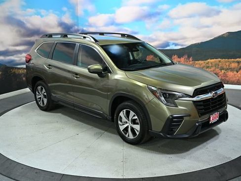 Used 2025 Subaru Ascent Premium AWD/4WD image 2