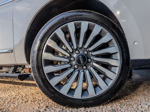 Used 2019 Lincoln Navigator L Reserve AWD/4WD image 13