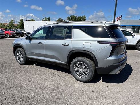 New 2026 Chevrolet Traverse LT w/ Driver Confidence Package AWD/4WD image 3