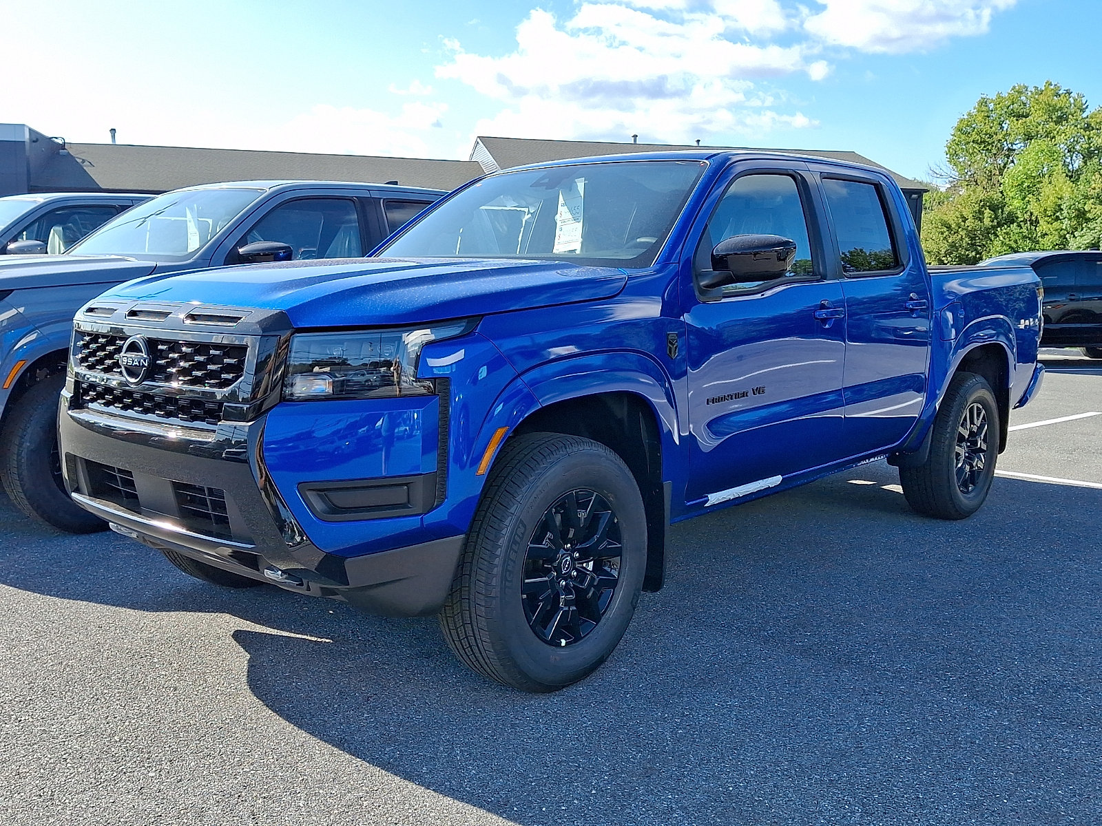 New 2027 Nissan Frontier SV w/ SV Convenience Package AWD/4WD image 3