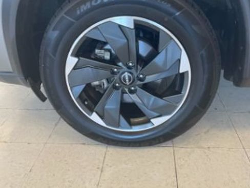 Used 2024 Nissan Rogue SV AWD/4WD image 26