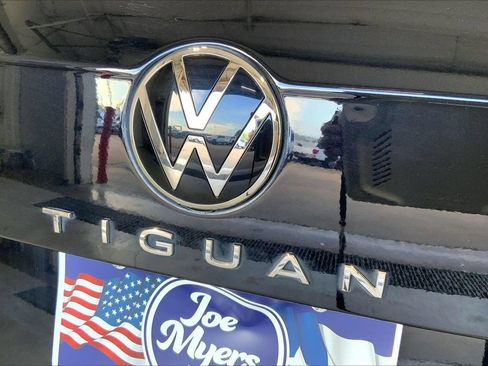 Used 2024 Volkswagen Tiguan SE R-Line FWD image 31
