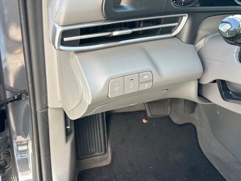 Used 2023 Hyundai Elantra SE w/ Preferred Accessory Package FWD image 7