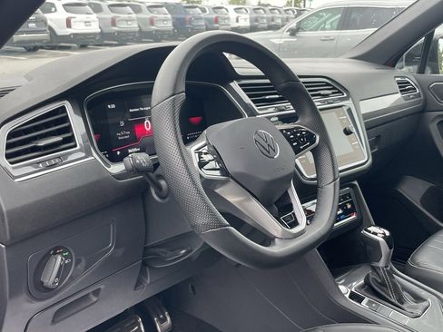 Used 2024 Volkswagen Tiguan SE R-Line image 9