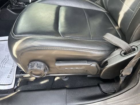 Used 2022 Jeep Wrangler Unlimited Sahara w/ Cold Weather Group image 12