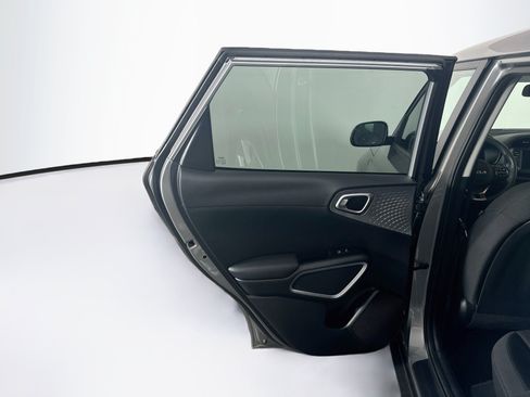 Used 2025 Kia Soul LX w/ LX Technology Package FWD image 26
