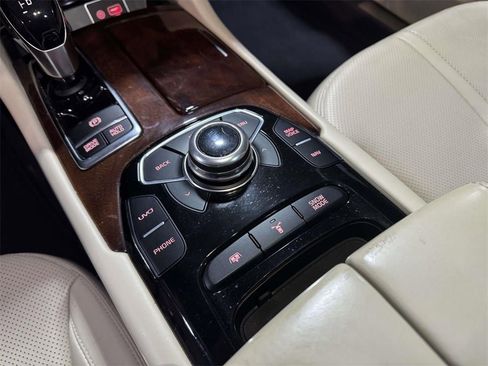 Used 2016 Kia K900 Luxury image 32