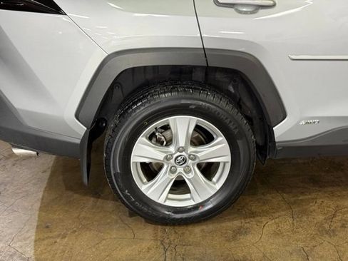Used 2020 Toyota RAV4 XLE w/ XLE Grade Weather Package AWD/4WD image 5