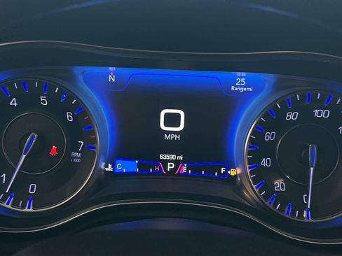 Used 2019 Chrysler 300 Limited RWD image 25