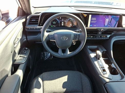 Used 2023 Toyota Crown XLE image 12