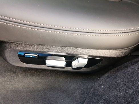 Certified 2025 BMW X7 M60i image 12