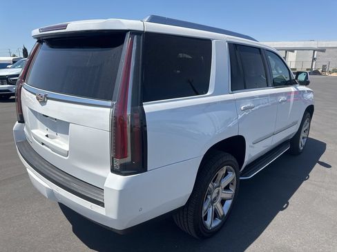 Used 2020 Cadillac Escalade Luxury RWD image 5